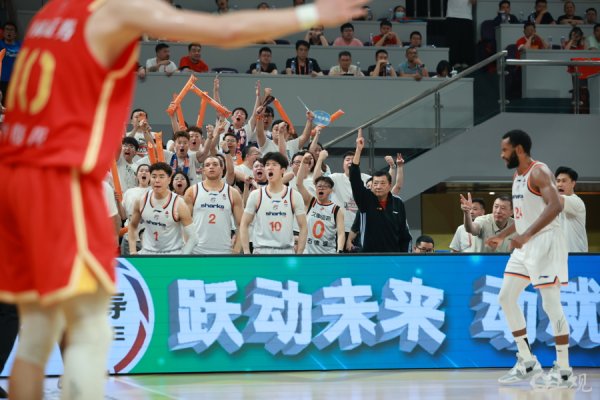 2026世界杯官方网站 铁血拼下总决赛G5，上海男篮大鲨鱼时隔 24 年拿下队史第二个总冠军！