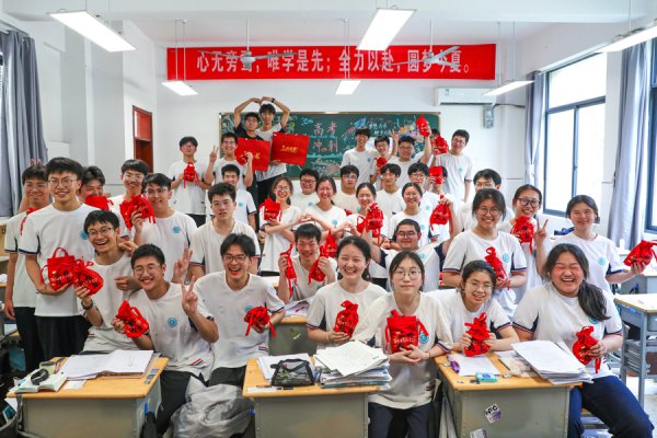 国际足联世界杯赛事入口 教学新不雅察丨宇宙高考报名东谈主数纠合两年着落，开释了什么信号？