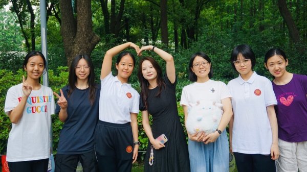 国际足联世界杯赛事入口 高考加油｜上海中学高三班主任：跳出高考分数，才见东说念主生的田野