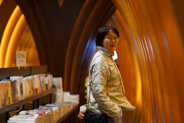 2026FIFA世界杯赛事官网入口 学校畅通会上，这个左近退休的副校长作念了25个俯卧撑，燃爆全场！